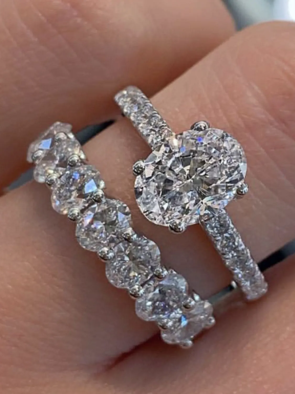 An oval solitaire, worn with a matching band